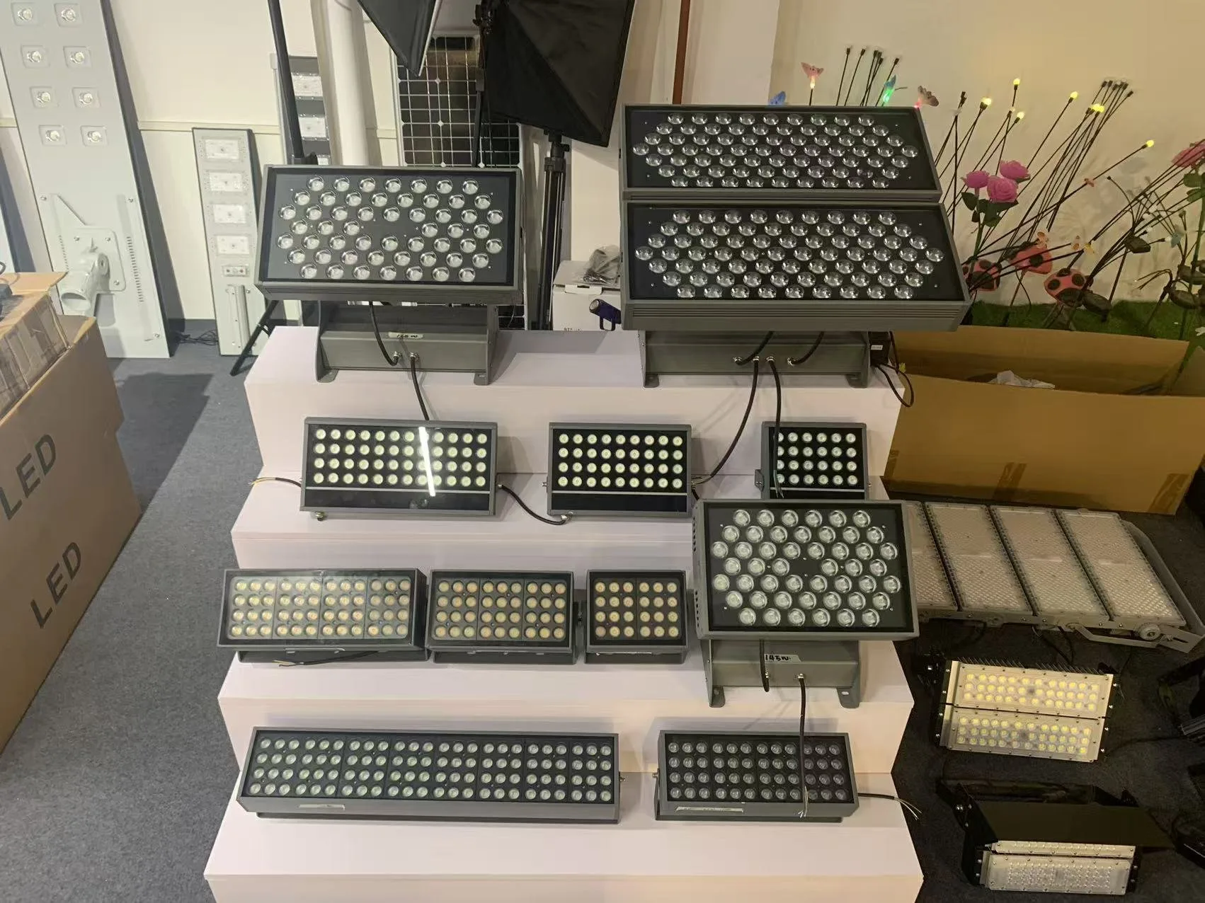 LED flood lights tiered display